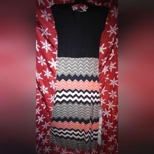 Design History Short Sleeve Zig-Zag Maxi-Dress